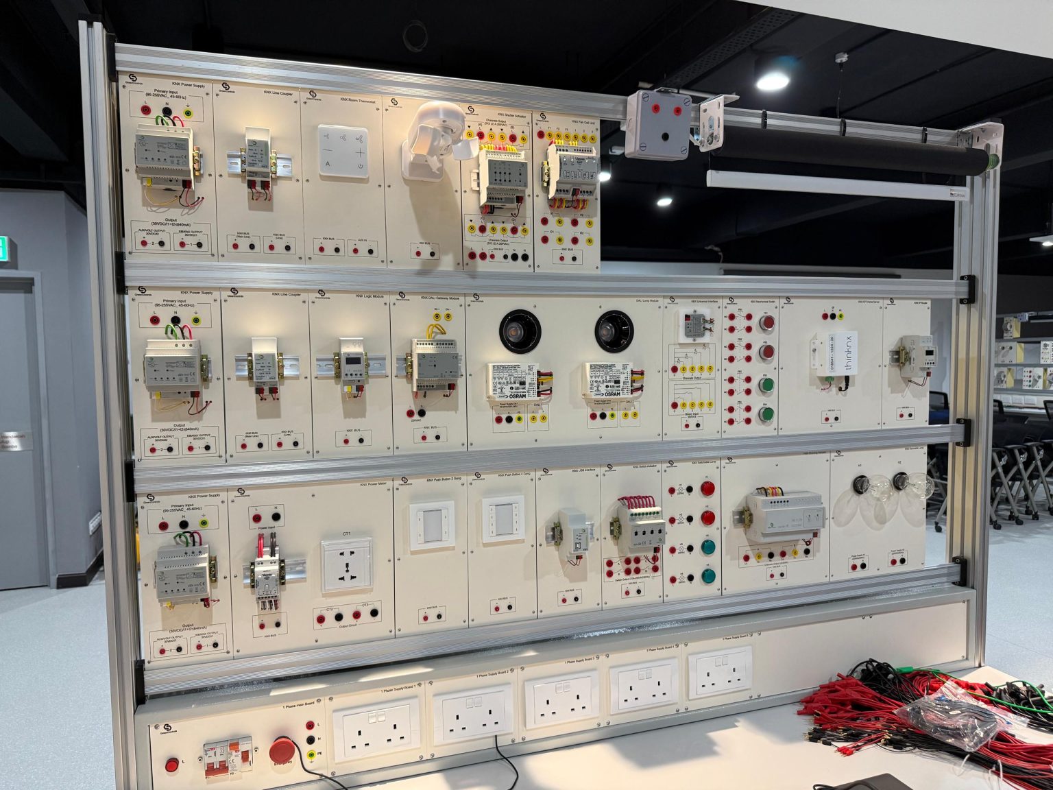 KNX Training Panel - Green Controls